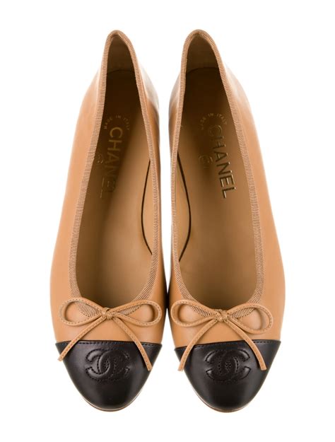 chanel interlocking flats.